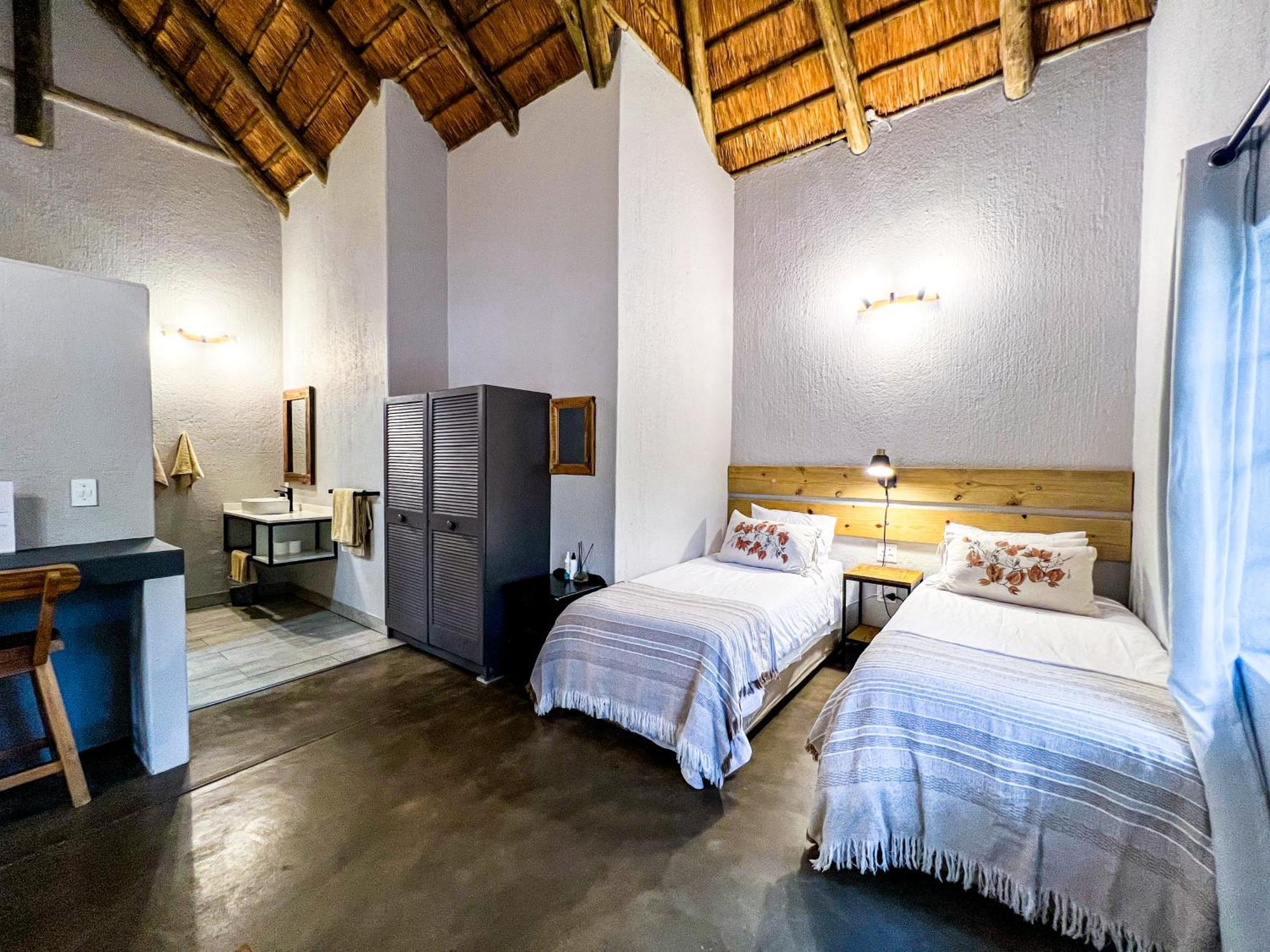 24 Degrees South Country Estate Villa Hoedspruit Bagian luar foto