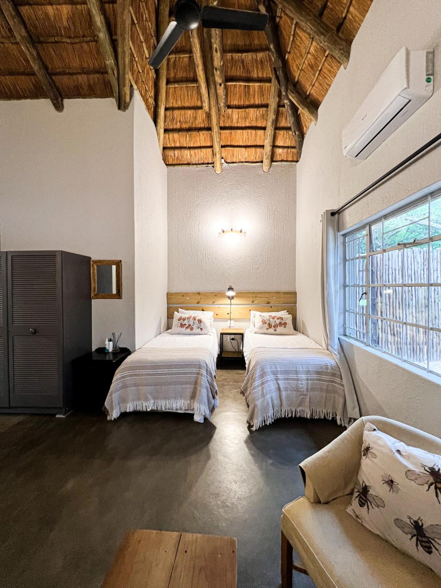 24 Degrees South Country Estate Villa Hoedspruit Bagian luar foto